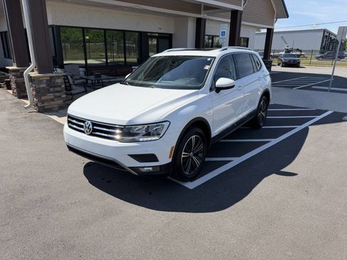 Used 2018 Volkswagen Tiguan SEL FWD image 2