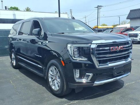 Used 2024 GMC Yukon XL SLT w/ SLT Premium Package AWD/4WD image 3