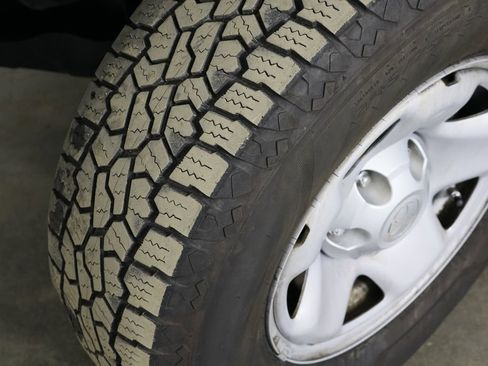 Used 2019 Toyota Tacoma SR image 33