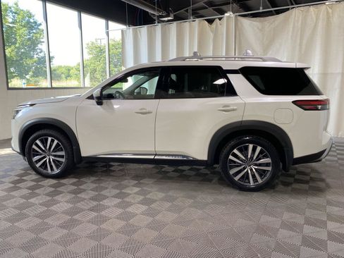 Used 2022 Nissan Pathfinder Platinum w/ Cargo Package AWD/4WD image 4