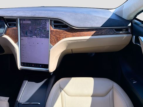 Used 2016 Tesla Model S 90D image 18