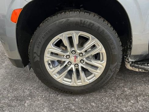 Used 2023 GMC Yukon SLE w/ Gmc Pro Safety Plus Package image 7