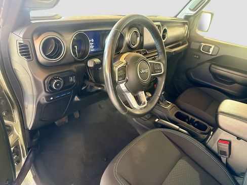 Used 2023 Jeep Wrangler Unlimited Rubicon 4xe w/ Cold Weather Group AWD/4WD image 10