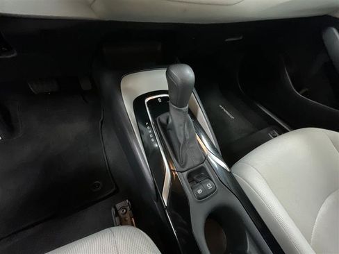 Used 2022 Toyota Corolla LE FWD image 15