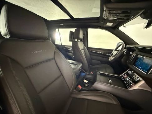 Used 2024 GMC Yukon Denali w/ Advanced Technology Package AWD/4WD image 47