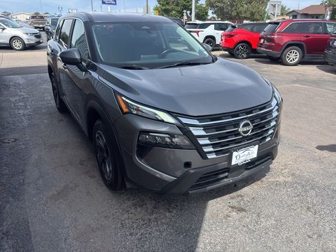 Used 2025 Nissan Rogue SV AWD/4WD image 4