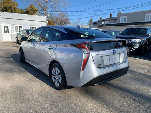 Used 2016 Toyota Prius Three image 7
