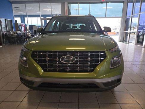 Used 2022 Hyundai Venue SEL FWD image 3
