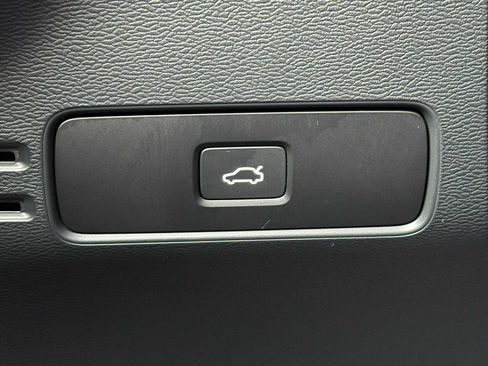 Certified 2023 Volvo XC40 Recharge Plus image 31