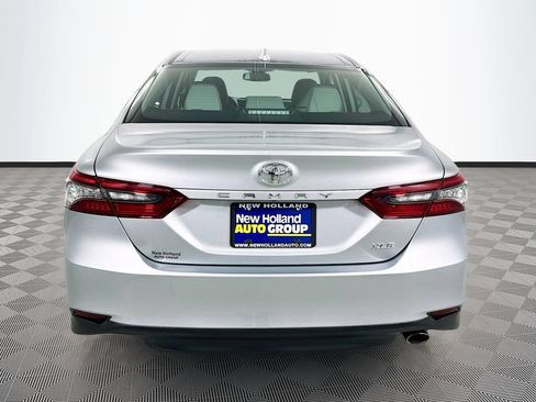 Used 2022 Toyota Camry XLE FWD image 6