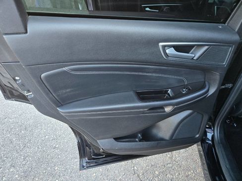 Used 2018 Ford Edge Titanium image 22