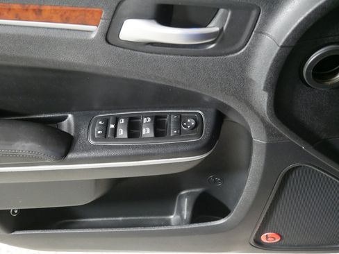 Used 2014 Chrysler 300 AWD w/ Driver Convenience Group image 19