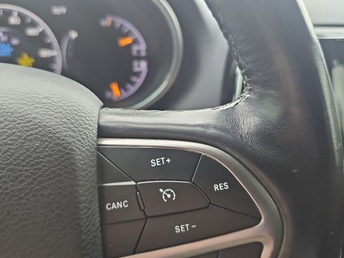 Used 2020 Jeep Grand Cherokee Altitude AWD/4WD image 26
