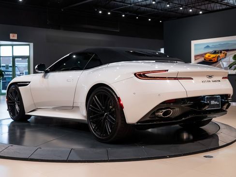 Used 2024 Aston Martin DB12 Convertible image 45