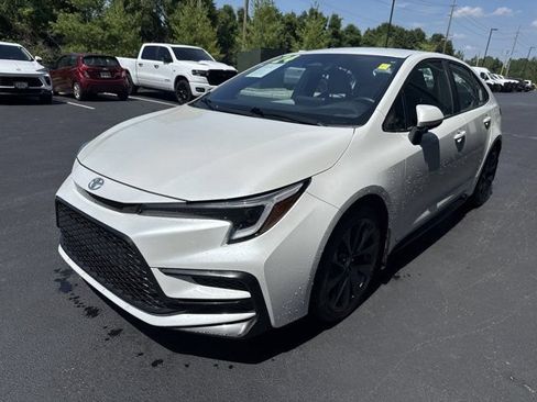 Used 2024 Toyota Corolla SE FWD image 2