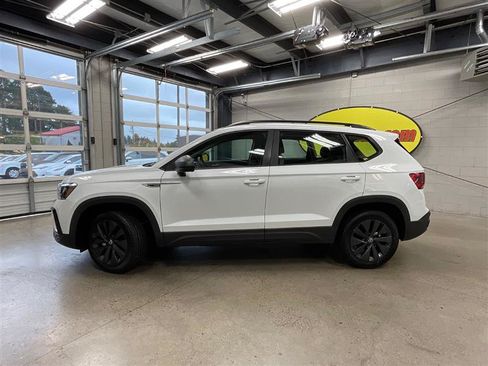 Used 2023 Volkswagen Taos S FWD image 2