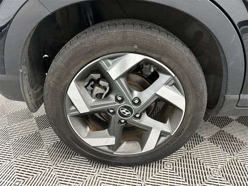 Used 2023 Hyundai Venue SEL image 17
