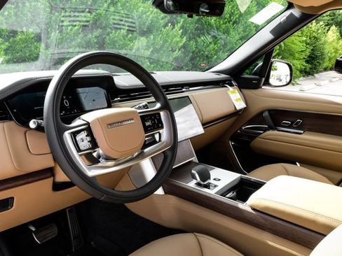 New 2026 Land Rover Range Rover Long Wheelbase SE AWD/4WD image 3