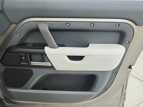 Used 2025 Land Rover Defender 110 X image 23