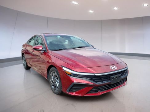 Used 2024 Hyundai Elantra SEL FWD image 1