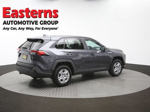 Used 2022 Toyota RAV4 LE AWD/4WD image 39