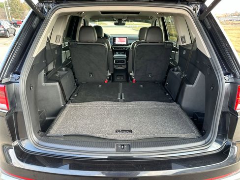Used 2024 Volkswagen Atlas Peak Edition SE image 24