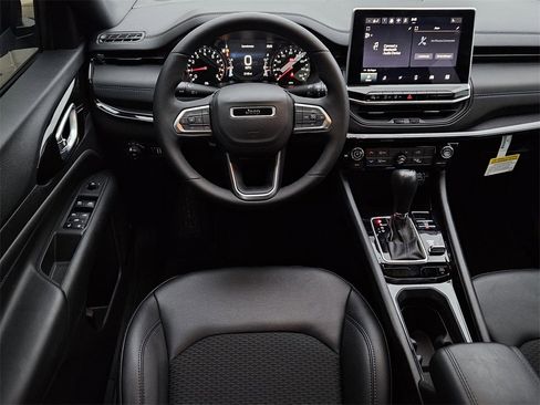 New 2026 Jeep Compass Latitude image 9