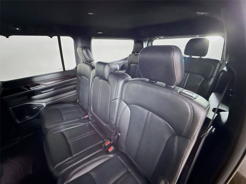Used 2024 Jeep Wagoneer 4WD w/ Convenience Group I image 11
