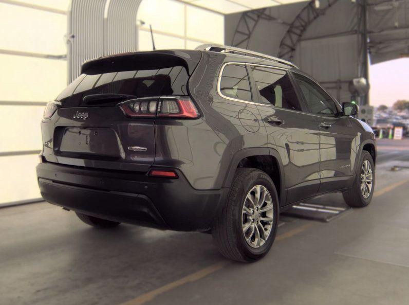 Used 2020 Jeep Cherokee Latitude Plus AWD/4WD image 2