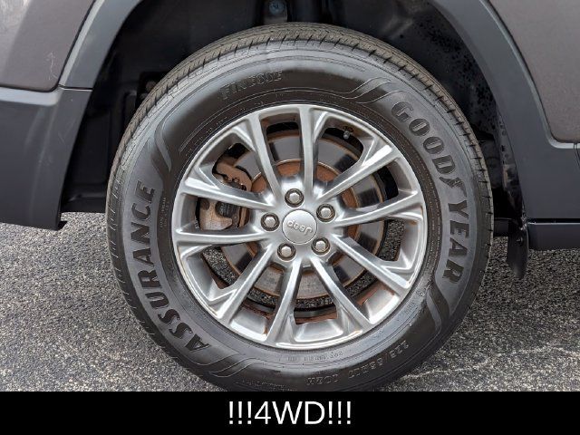 Used 2019 Jeep Cherokee Latitude Plus w/ Cold Weather Group AWD/4WD image 10