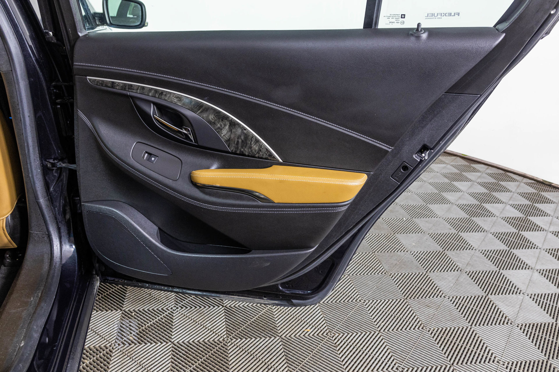 Used 2015 Buick LaCrosse Leather FWD image 44