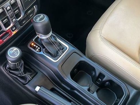 Used 2019 Jeep Wrangler Unlimited Rubicon AWD/4WD image 14