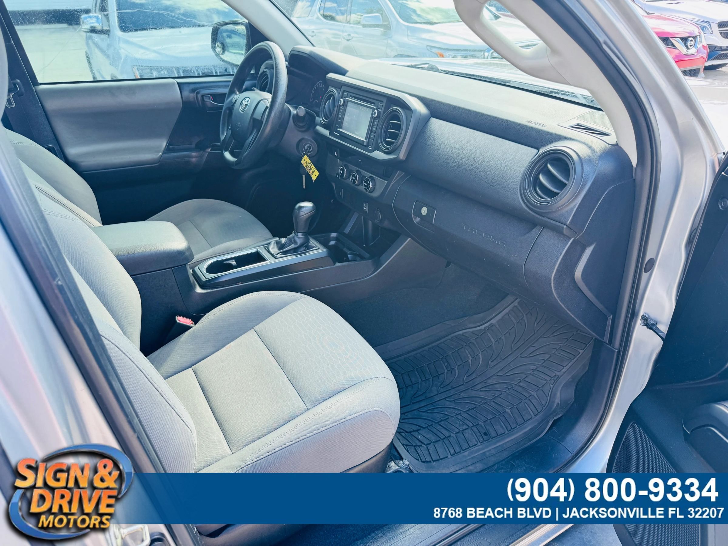 Used 2016 Toyota Tacoma SR w/ Exterior Package RWD image 9