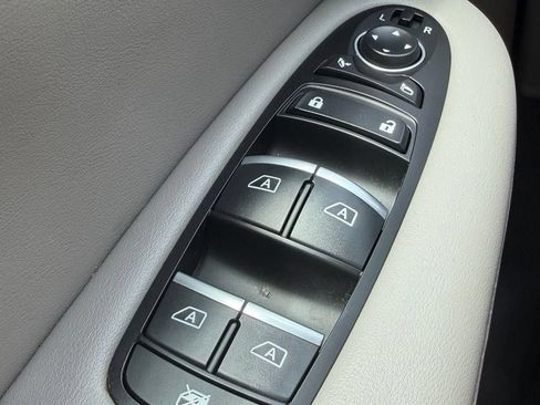 Used 2024 INFINITI QX50 Luxe w/ Accent Package FWD image 24