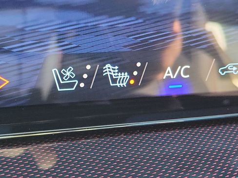 Certified 2024 Chevrolet Traverse RS w/ LPO, Floor Liner Package image 35