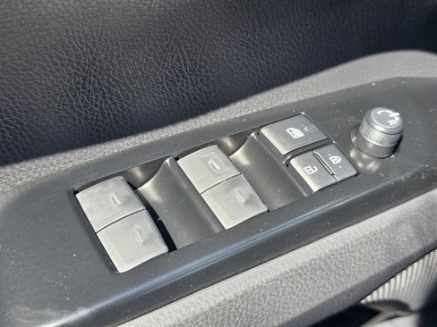 New 2026 Toyota Camry Hybrid FWD image 24