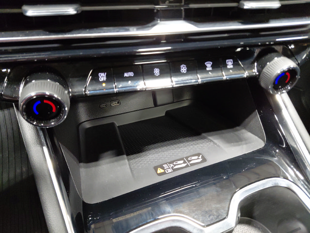 Used 2026 Chevrolet Traverse High Country w/ LPO, Floor Liner Package AWD/4WD image 36