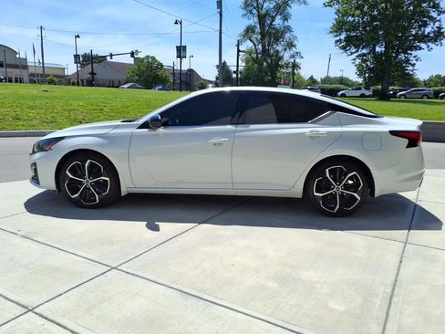 Used 2024 Nissan Altima 2.5 SR w/ SR Premium Package FWD image 4