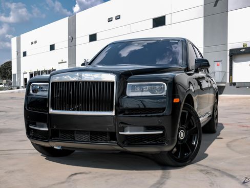 Used 2022 Rolls-Royce Cullinan image 3