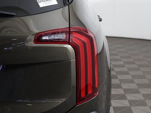 Used 2022 Kia Telluride SX w/ SX Prestige Package image 22