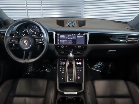 Certified 2023 Porsche Macan AWD/4WD image 11