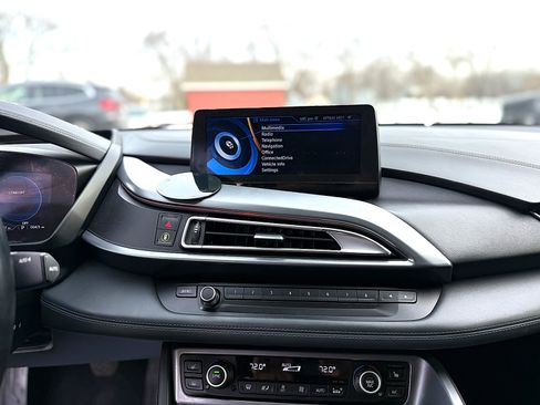 Used 2015 BMW i8 image 21