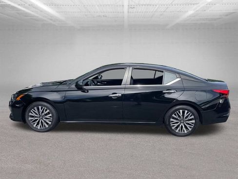 Used 2024 Nissan Altima 2.5 SV FWD image 12
