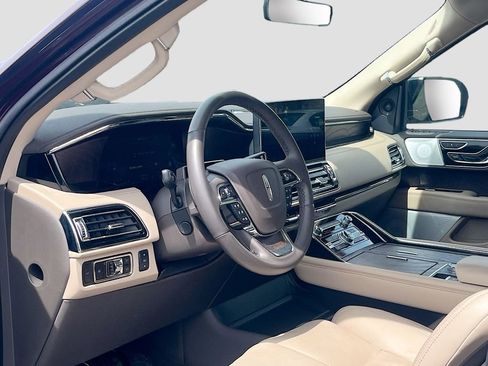 Used 2024 Lincoln Navigator Reserve AWD/4WD image 9