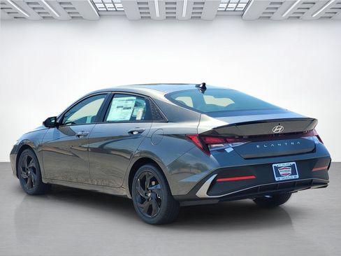 New 2026 Hyundai Elantra SEL Sport FWD image 6
