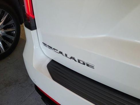 Certified 2024 Cadillac Escalade V w/ Heavy-Duty Trailer Package image 8