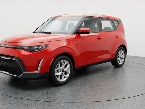 Used 2025 Kia Soul LX w/ LX Technology Package image 3