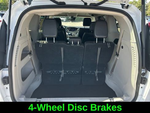 Certified 2024 Chrysler Pacifica Touring-L FWD image 23