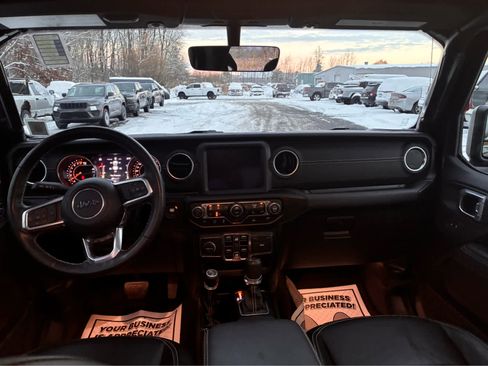 Used 2022 Jeep Gladiator Overland w/ Popular Equipment Package image 9