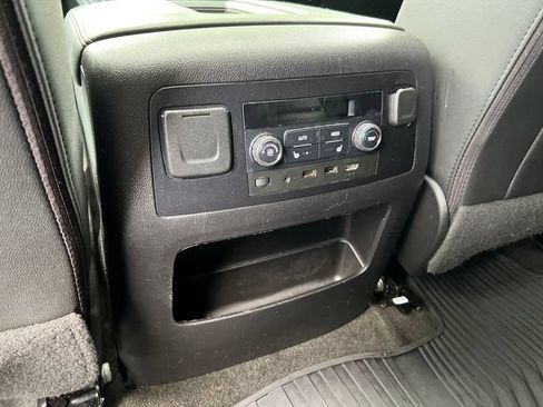 Used 2018 GMC Yukon SLT w/ Premium Edition RWD image 24